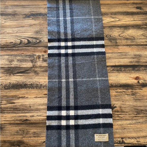 Burberry Cashmere Scarf - Picture 2 of 3